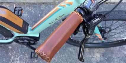 2018 Raleigh Venture Ie Faux Leather Stitched Grips Tektro Auriga Brakes