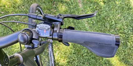 Trek Verve Plus 3 Bontrager Ergonomic Grips Shimano Alivio Trigger Shifters