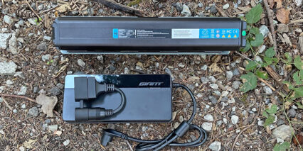 2022 Momentum Pakyak E Plus 500 Watt Energypak And 6 Amp Charger With Dongle