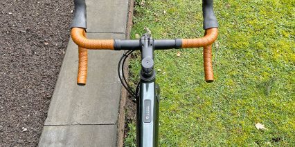 2022 Momentum Voya E Plus 1 Alloy Drop Bars Faux Leather Tape